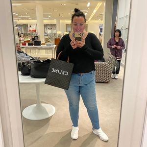 Meet your Posher, Meira